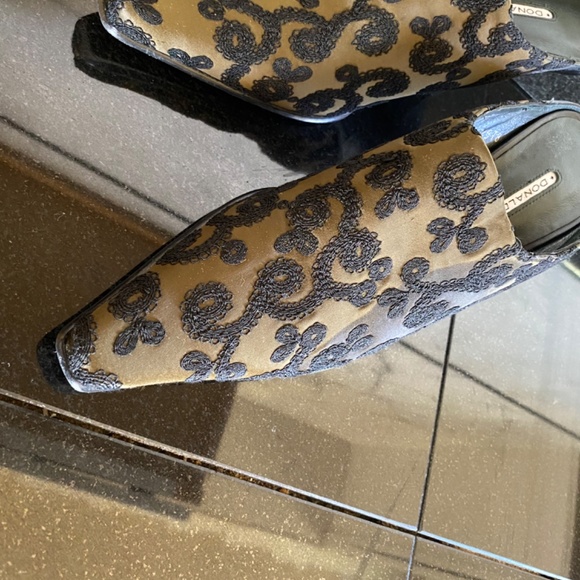 Donald J. Pliner (Made in the Mountains of Italy) - Picture 3 of 10